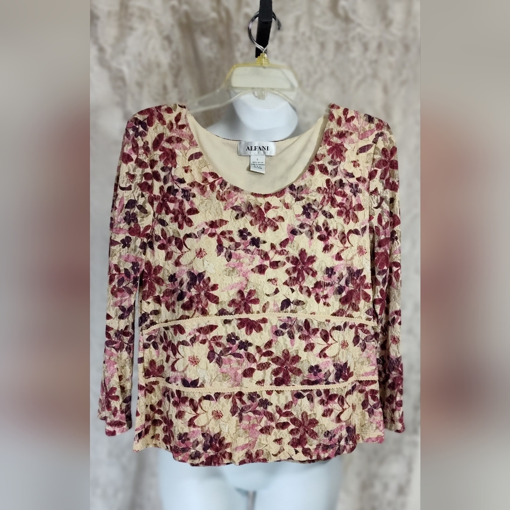 Alfani Cream and Tan Fitted Ribbed Blouse
